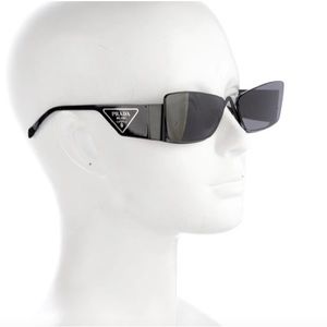 Prada square sunglasses.
Includes case.
Bought it in Milano.
Brand new.